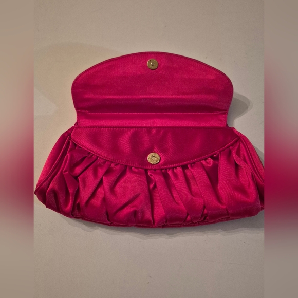 Elegant Red Satin Clutch Bag - Picture 2 of 3